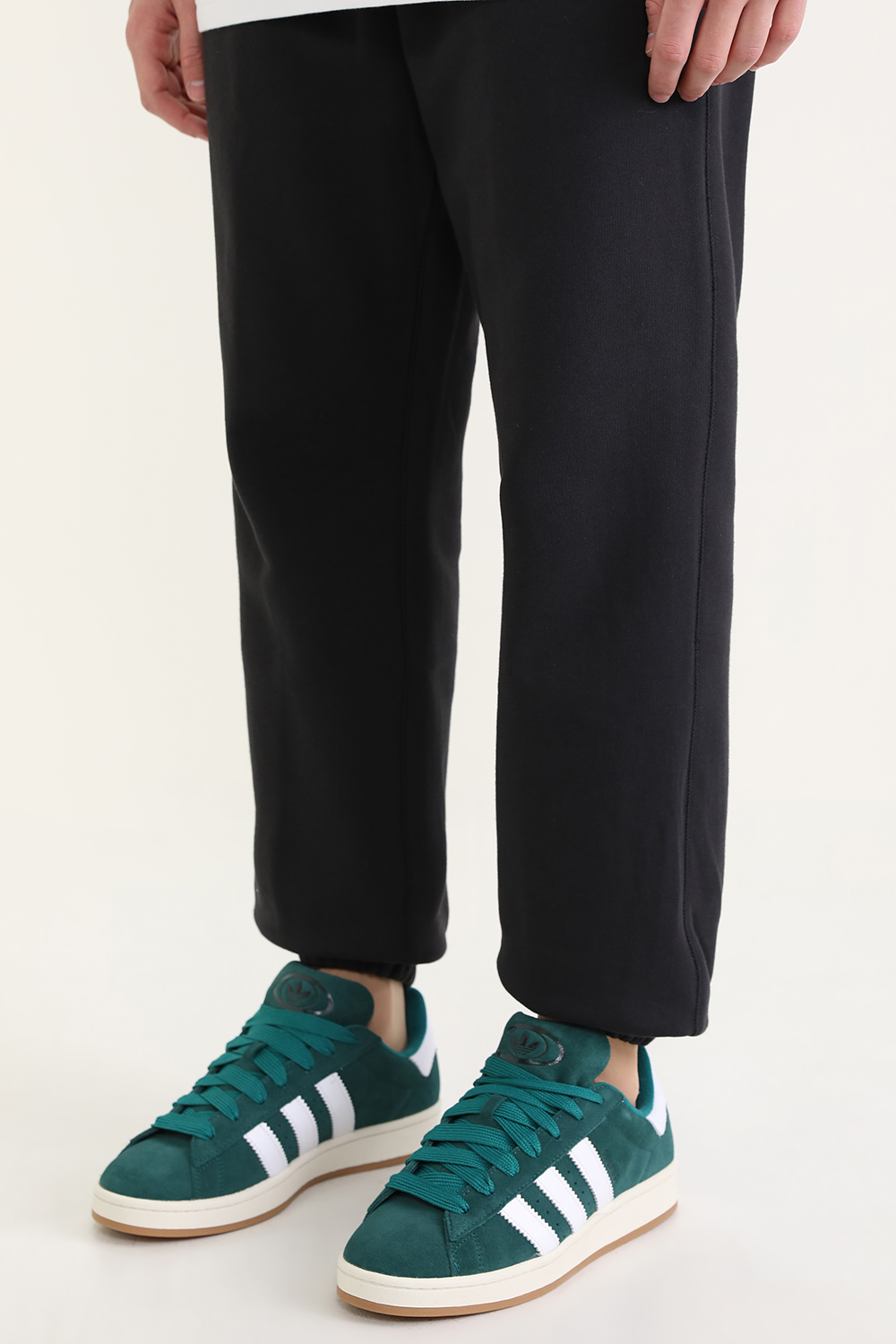 תמונת כל הלוק של סניקרס קמפוס 00 מעור